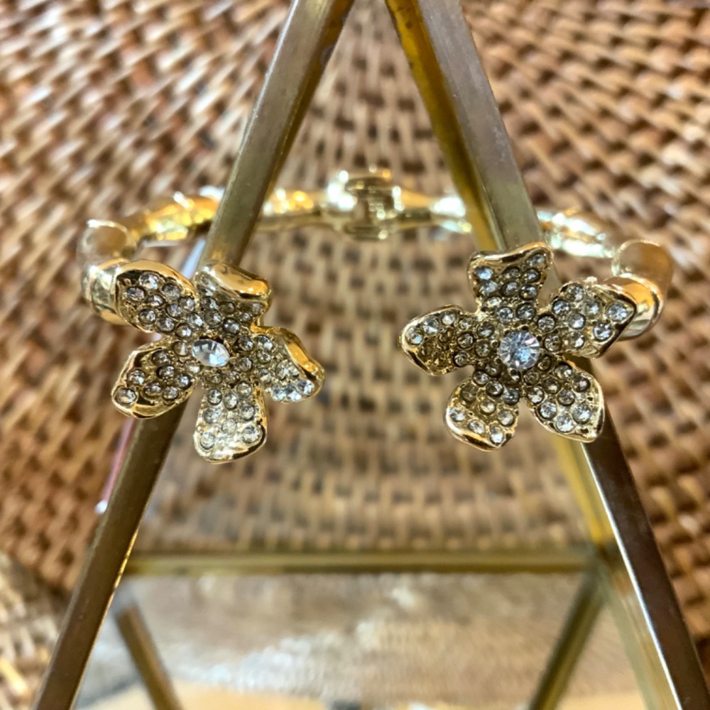 Lilly Pulitzer Bracelet “Beach Club Blooms” GOLD CRYSTAL FLOWER⭐️NWT Hinge Cuff - Picture 12 of 16